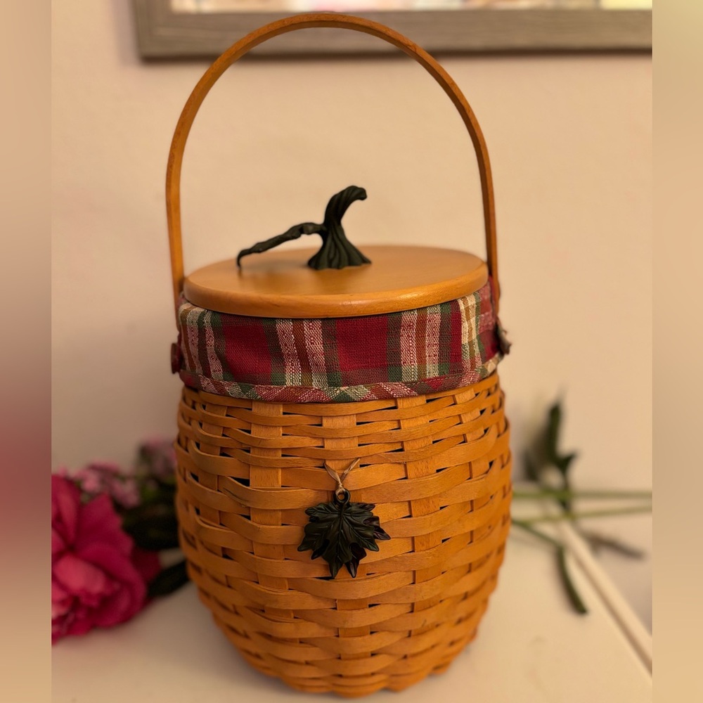 Longaberger 2000 October Fields Basket with Red Plaid Liner, Lid & Leaf Tie On